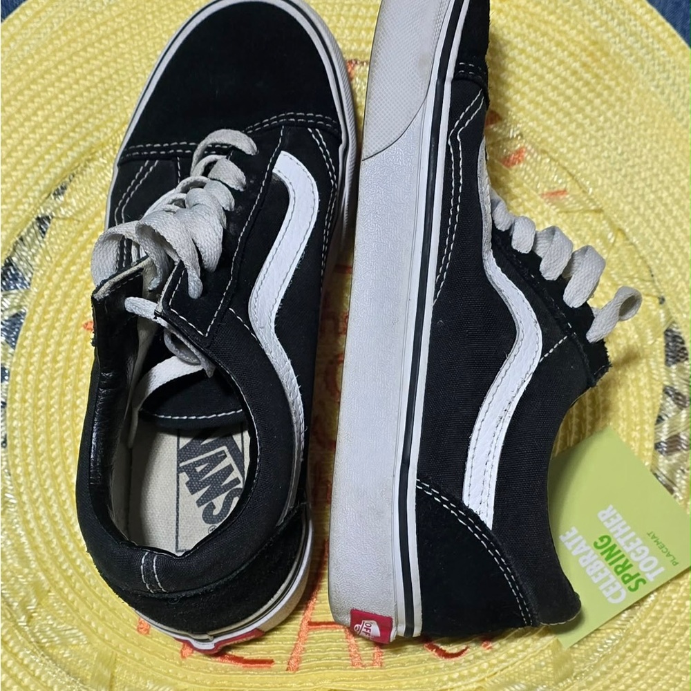 Vans Men's Black and White Sneakers